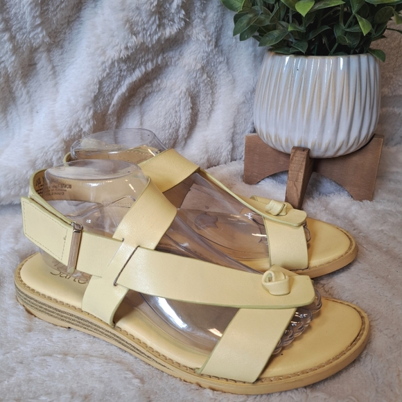 Franco Sarto Glenni2 Sandals Butter Yellow Strappy Leather Flats Women's Sz 8.5 - Picture 1 of 16